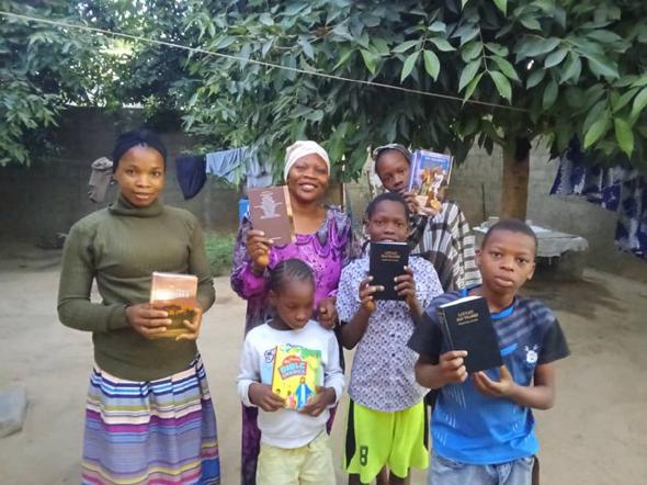 Bibles bring hope to Nigeria